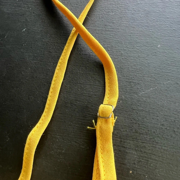 🛍️White Fox Boutique Yellow Bow Crop Top Size Small - Picture 3 of 6